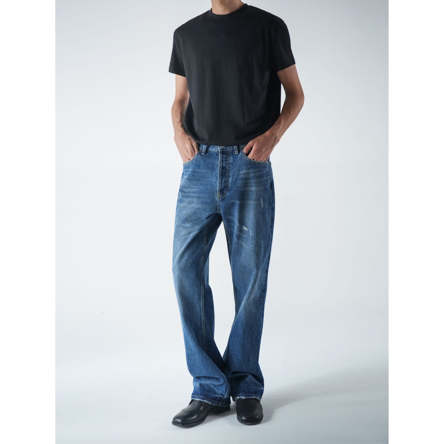 "25 Blue Bull King!" The new and trendy retro jeans are simply fitted with a small silhouette and are worn out by washing water