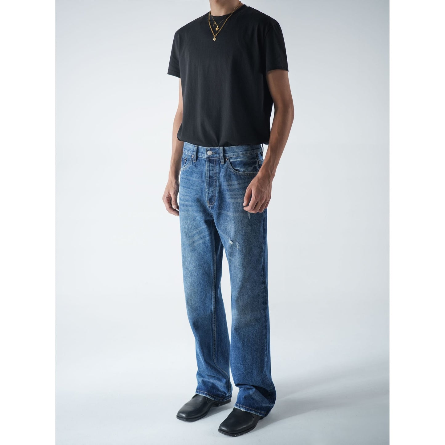 "25 Blue Bull King!" The new and trendy retro jeans are simply fitted with a small silhouette and are worn out by washing water