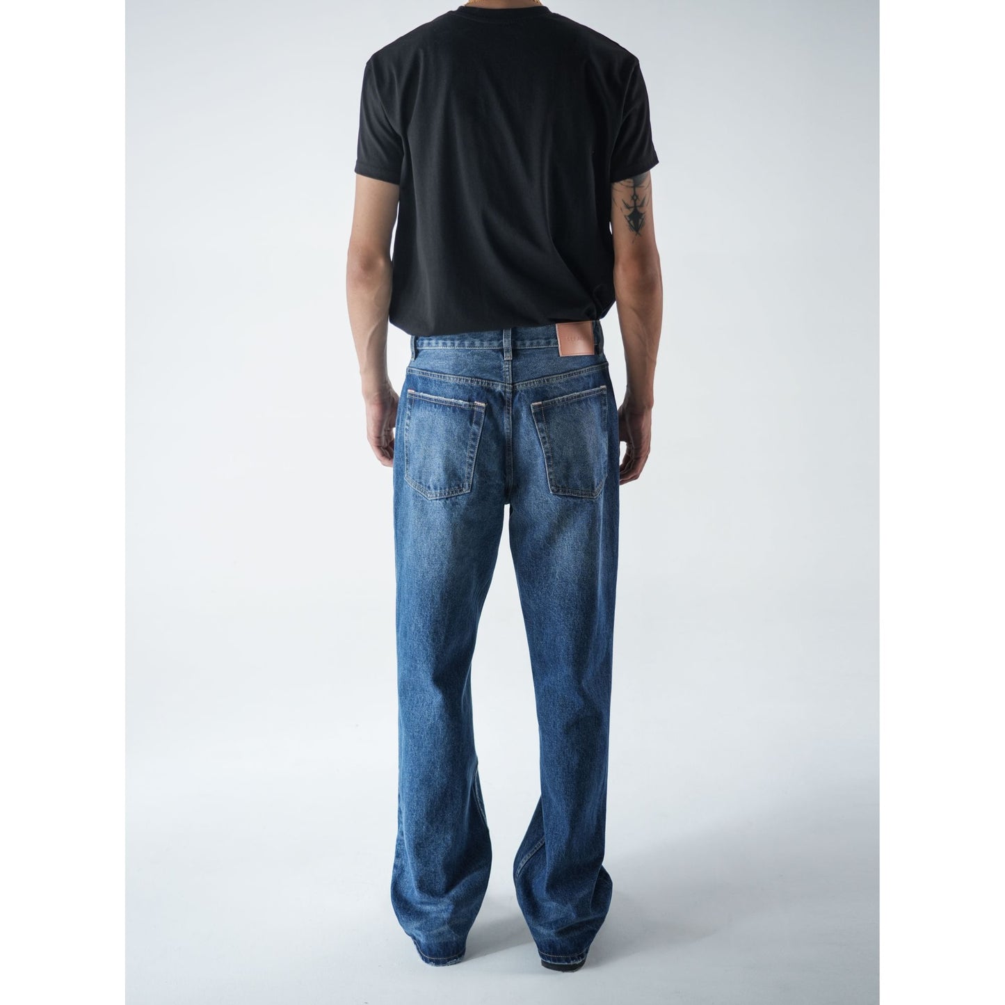 "25 Blue Bull King!" The new and trendy retro jeans are simply fitted with a small silhouette and are worn out by washing water