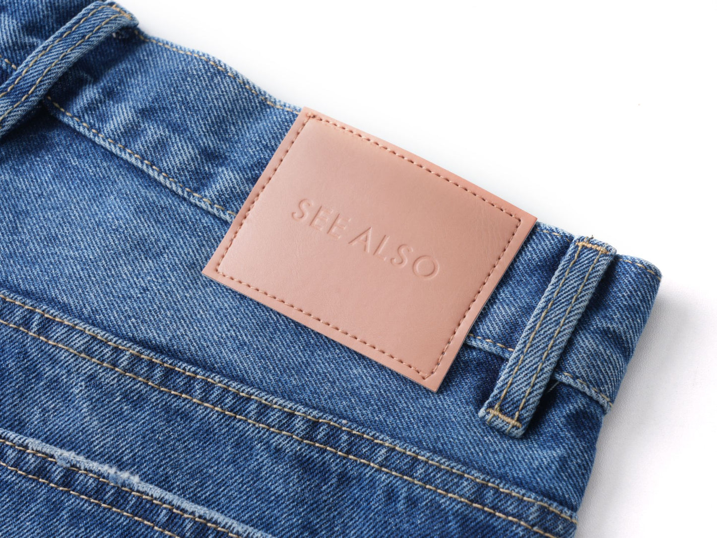 "25 Blue Bull King!" The new and trendy retro jeans are simply fitted with a small silhouette and are worn out by washing water