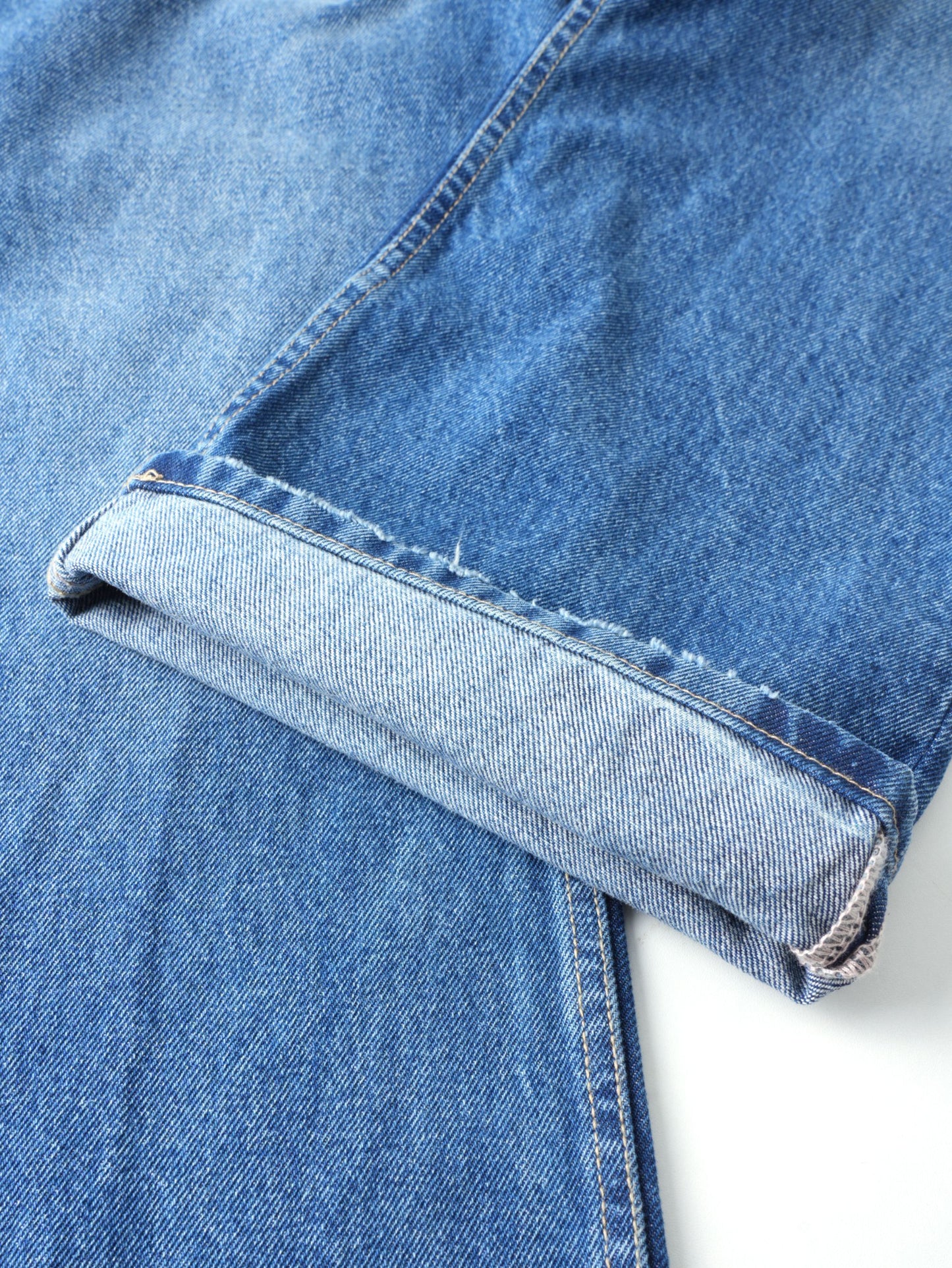 "25 Blue Bull King!" The new and trendy retro jeans are simply fitted with a small silhouette and are worn out by washing water